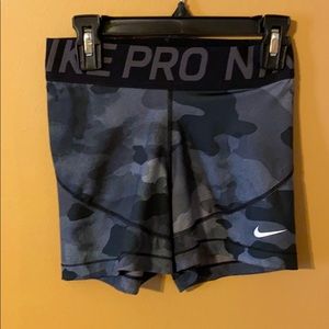 Nike pro camo short size small